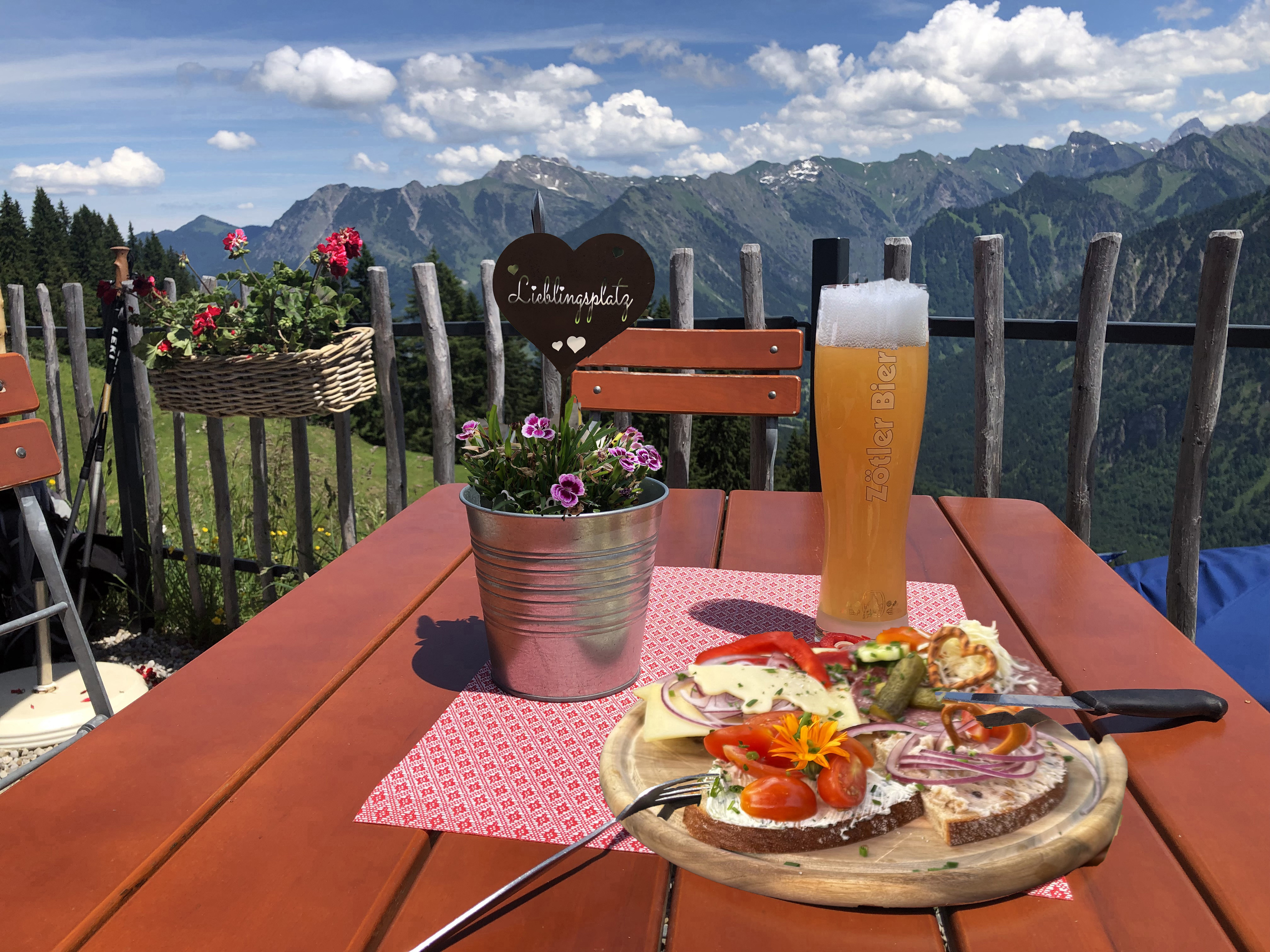 Brotzeit einer Alpe in Oberallg&auml;u