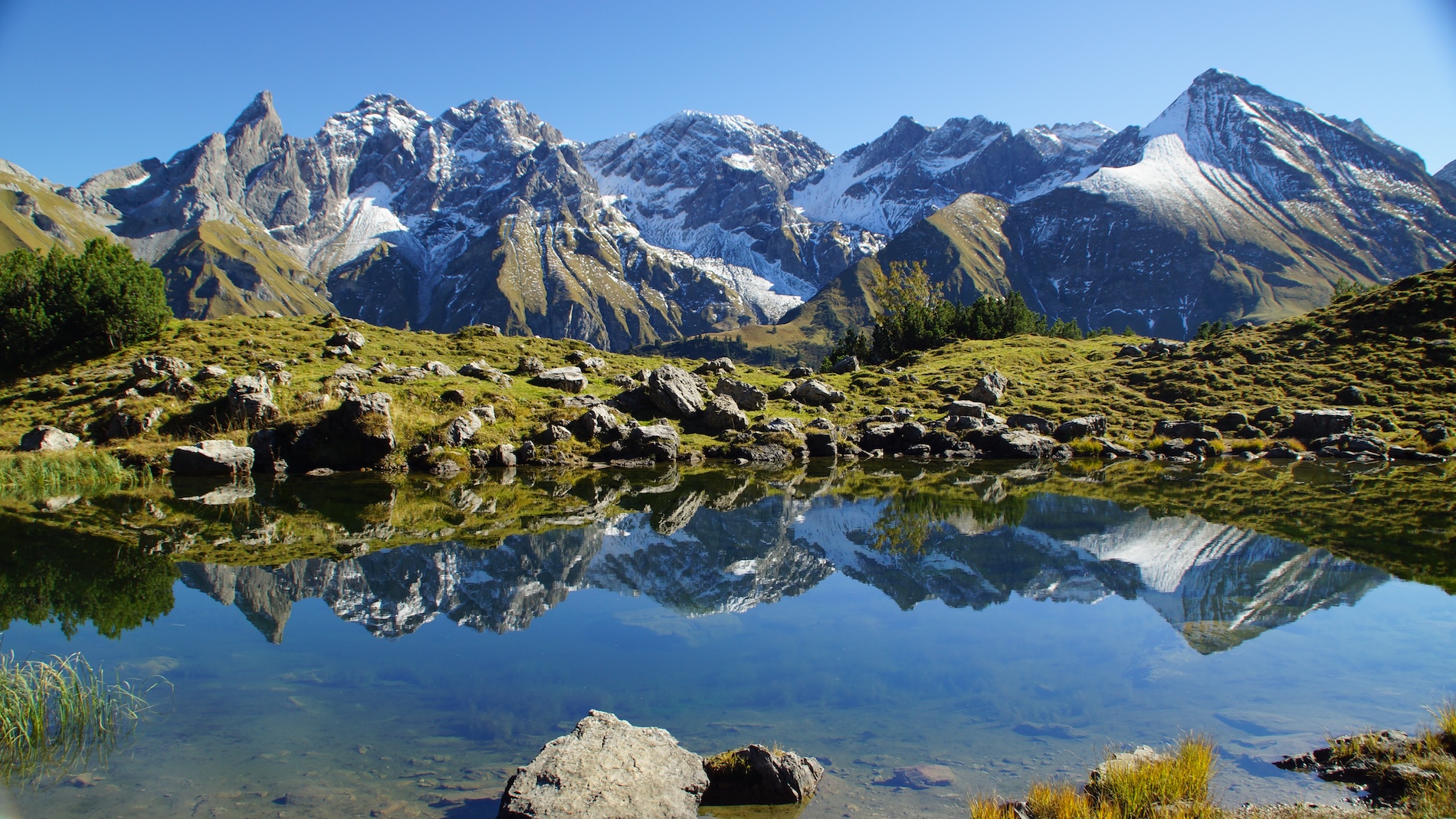 Spiegelung des Dreigestirns im Guggersee