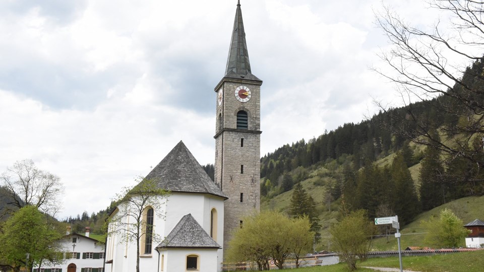 Kirche im Bergdorf Hinterstein