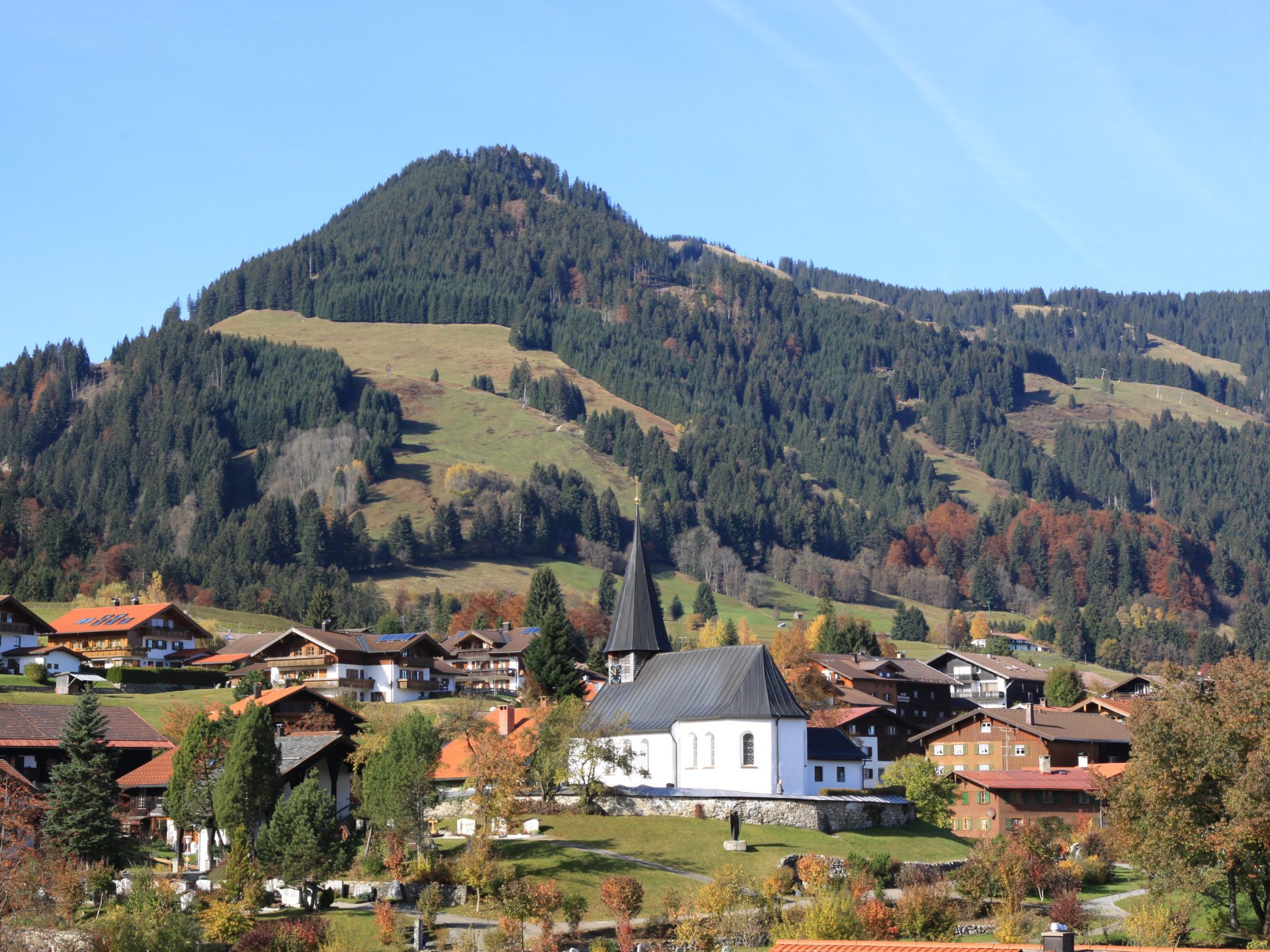 Obermaiselstein - Ortsansicht mit Kirche
