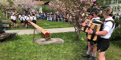 Hotels und Ferienwohnungen im Oberallgäu - Deutschland - Maifeiertag mit Maibauaufstellen im Allgäu - Oberallgäu - 1. Mai - Maibaumaufstellen im Oberallgäu 