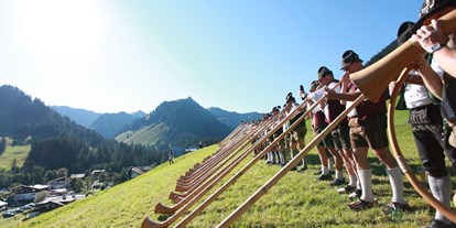 Hotels und Ferienwohnungen im Oberallgäu - Kleinwalsertal - Alphorntage mit Alphornfestival im Kleinwalsertal - Alphorntage mit Alphornfestival 2024 im Kleinwalsertal