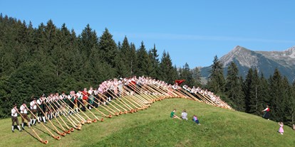 Hotels und Ferienwohnungen im Oberallgäu - Mittelberg (Mittelberg) - Alphorntage mit Alphornfestival im Kleinwalsertal - Alphorntage mit Alphornfestival 2024 im Kleinwalsertal