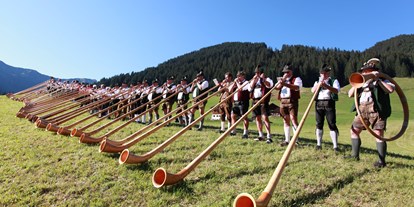 Hotels und Ferienwohnungen im Oberallgäu - Vorarlberg - Alphorntage mit Alphornfestival im Kleinwalsertal - Alphorntage mit Alphornfestival 2024 im Kleinwalsertal