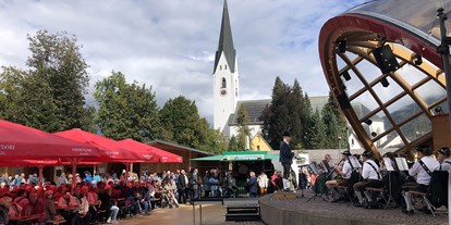 Hotels und Ferienwohnungen im Oberallgäu - Wetter: bei jedem Wetter - Bauern- und Käsemarkt in Oberstdorf im Oberallgäu - Bauern- und Käsemarkt 2024 in Oberstdorf