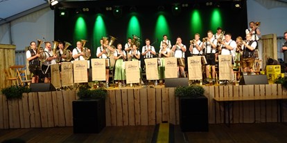 Hotels und Ferienwohnungen im Oberallgäu - Böhmischer Blasmusikabend mit den Holz & Blech CHAOTEN - Böhmischer Blasmusikabend 2024 mit den HOLZ & BLECH CHAOTEN