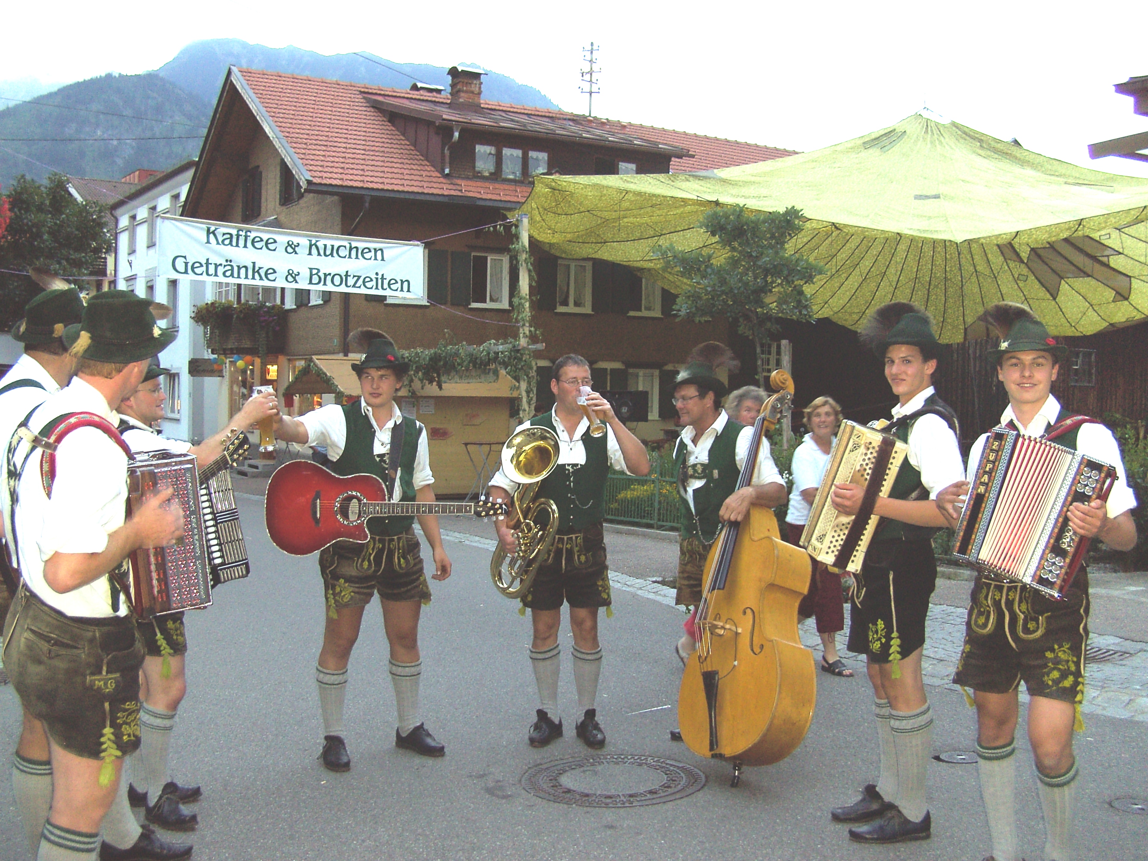 Hotels und Ferienwohnungen im Oberallgäu - Dorffest im Bergsteigerdorf Hinterstein - Dorffest am 25.07.2026 im Bergsteigerdorf Hinterstein