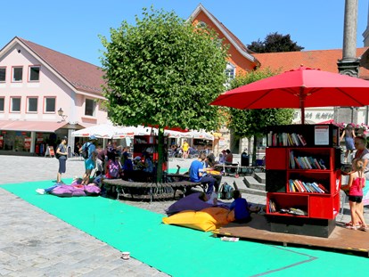 Hotels und Ferienwohnungen im Oberallgäu - Draußen Lesen im Stadtzentrum von Immenstadt - Draußen Lesen 2024 im Stadtzentrum von Immenstadt