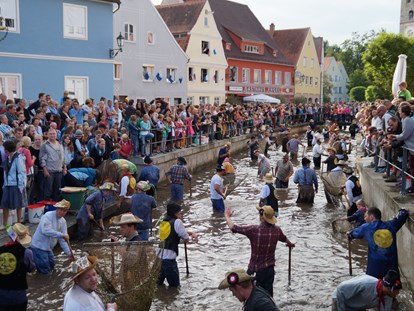 Hotels und Ferienwohnungen im Oberallgäu - Kinder & Familie: Kindergerichte - Fischertag in Memmingen - Fischertag 2024 in Memmingen