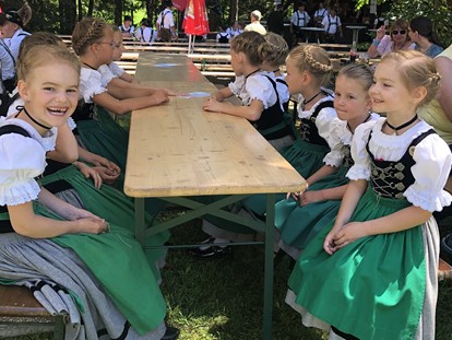 Hotels und Ferienwohnungen im Oberallgäu - Kinder & Familie: Kindergerichte - Sommernachtsfest in Obermaiselstein - Sommernachtsfest auf der Spöck in Obermaiselstein