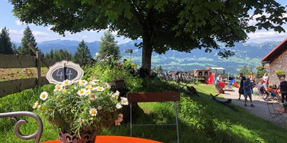 Hotels und Ferienwohnungen im Oberallgäu - Das Alpkrainer Trio auf dem Sonthofer Hof - Sonthofer Kreativsommer präsentiert: das Alpkrainer Trio