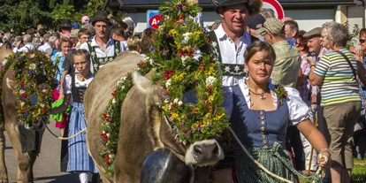 Hotels und Ferienwohnungen im Oberallgäu - Kategorien: Viehscheid - Alpabtrieb / Viehscheid in Wertach - Viehscheid in Wertach 2024 mit Krämermarkt