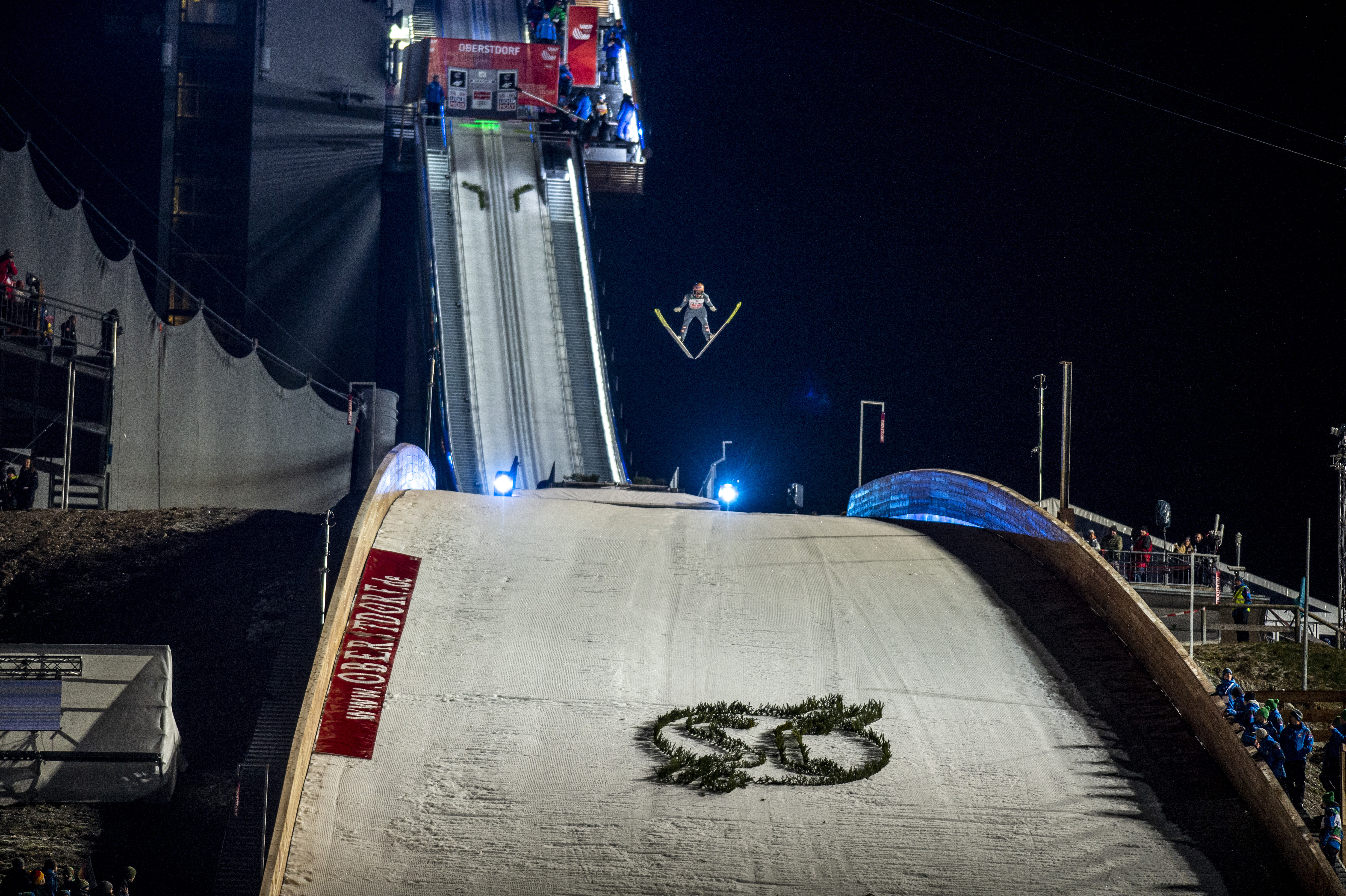 Hotels und Ferienwohnungen im Oberallgäu - Auftakt zur Vierschanzentournee der Skispringer in Oberstdorf im Oberallgäu - Vierschanzentournee 2025 / 2026 - Skispringen in Oberstdorf 