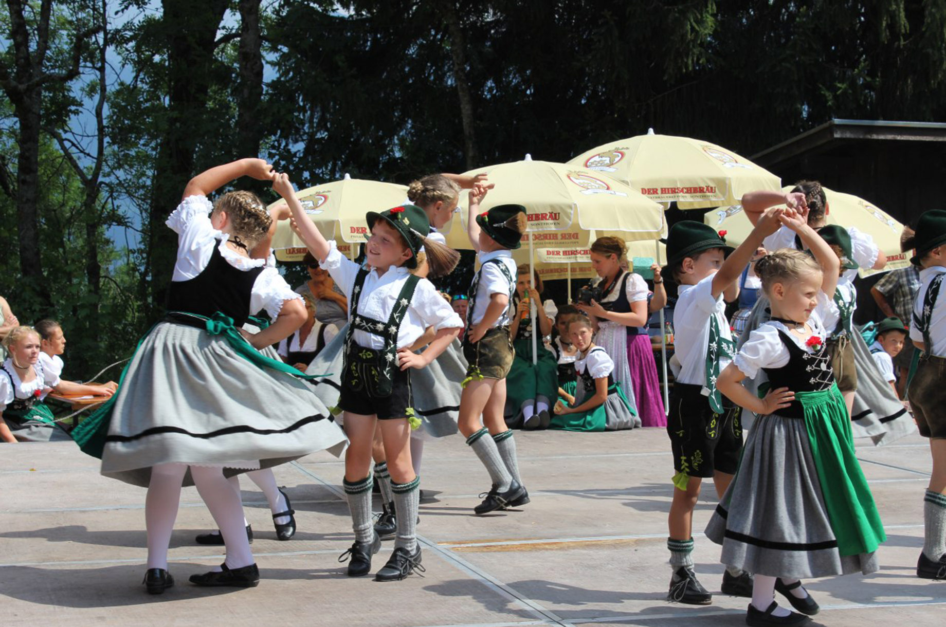 Hotels und Ferienwohnungen im Oberallgäu - Waldfest in Bolsterlang im Allgäu - Waldfest des Trachtenvereins Bolsterlang im Allgäu