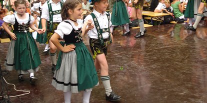 Hotels und Ferienwohnungen im Oberallgäu - Kategorien: Musik - Bayern - Waldfest des Trachtenvereins D'Holzar in Fischen - Waldfest des Trachtenvereins D'Holzar in Fischen