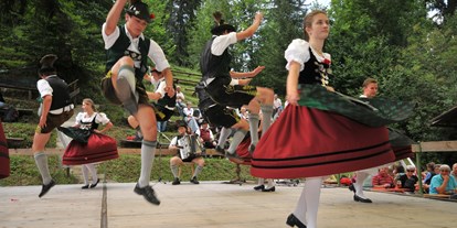 Hotels und Ferienwohnungen im Oberallgäu - Wetter: bei jedem Wetter - Waldfest in Bad Hindelang - Vorderhindelang - Waldfest 2024 in Bad Hindelang - Vorderhindelang