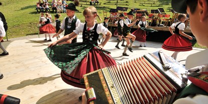 Hotels und Ferienwohnungen im Oberallgäu - Kinder & Familie: Kindergerichte - Bayern - Waldfest mit Frühschoppen Vorderhindelang - Waldfest 2024 mit Frühschoppen Vorderhindelang