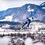 Veranstaltungskalender für das Oberallgäu: TWO NIGHTS TOUR - FIS Weltcup - Skispringen der Damen in Oberstdorf  - Skisprung Weltcup der Frauen in Oberstdorf 2024 / 2025