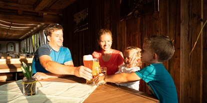 Hotels und Ferienwohnungen im Oberallgäu - Kinder & Familie: Kindergerichte - Deutschland - Grillabend an der Berggaststätte auf dem Hündle - Grillabend an der Berggaststätte auf dem Hündle