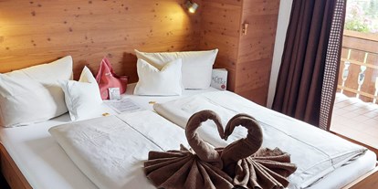 Hotels und Ferienwohnungen im Oberallgäu - Zahlung: Bar - Oberallgäu - Doppelzimmer mit Bergblick - Restaurant Alphorn in Ofterschwang im Allgäu