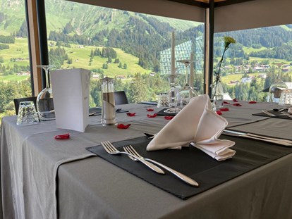 Hotels und Ferienwohnungen im Oberallgäu - Zahlung: EC-Karte - Sonnenburg in Riezlern im Kleinwalsertal - Restaurant im Genuss- und Aktivhotel - Sonnenburg - Restaurant im Genuss- und Aktivhotel im Kleinwalsertal