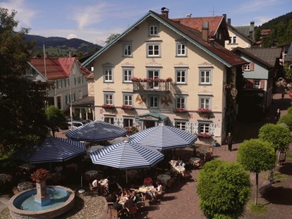 Hotels und Ferienwohnungen im Oberallgäu - Betriebsart | Angebot: Gastgarten - Restaurant im Hotel Adler in Oberstaufen im Oberallgäu - Restaurant im Adler in Oberstaufen im Allgäu