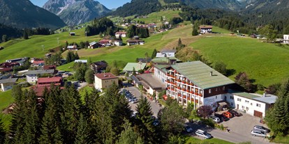 Hotels und Ferienwohnungen im Oberallgäu - Unterkunftsart: Hotel - Riezlern - Herzlich Willkommen im Hotel Erlebach - Hotel Erlebach - 4* Wellnesshotel im Kleinwalsertal