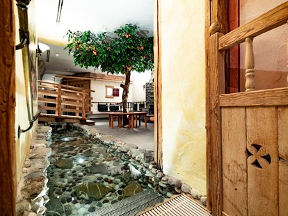 Hotels und Ferienwohnungen im Oberallgäu - Freizeit: Wandern - Österreich - Garten Eden mit Kneippbach - Hotel Erlebach - 4* Wellnesshotel im Kleinwalsertal