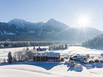 Hotels und Ferienwohnungen im Oberallgäu - Freizeit: Radfahren - Bayern - Hotel Frohsinn eingebettet in einen Wintertraum - Wohlfühlhotel Frohsinn in Fischen im Allgäu