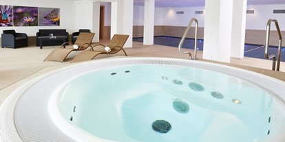 Hotels und Ferienwohnungen im Oberallgäu - Freizeit: Whirlpool - Whirlpool und Schwimmbad  - Wohlfühlhotel Frohsinn in Fischen im Allgäu