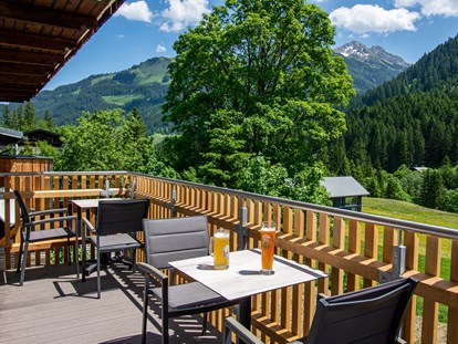 Hotels und Ferienwohnungen im Oberallgäu - Kleinwalsertal - Balkon am Frühstücksraum | DAS KLEEMANNs - DAS KLEEMANNs - Urlaub erfrischend anders