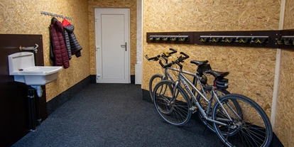Hotels und Ferienwohnungen im Oberallgäu - Parken & Anreise: Anreise mit ÖPNV möglich - Abstellplatz für Fahrräder | DAS KLEEMANNs - DAS KLEEMANNs - Urlaub erfrischend anders