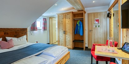 Hotels und Ferienwohnungen im Oberallgäu - Reisegrund: Skiurlaub - Kleinwalsertal - Zimmerbild | DAS KLEEMANNs - DAS KLEEMANNs - Urlaub erfrischend anders