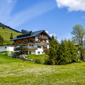 Hotels und Ferienwohnungen im Oberallgäu: Außenaufnahme im Sommer | DAS KLEEMANNs - DAS KLEEMANNs - Urlaub erfrischend anders
