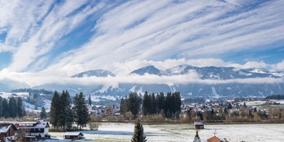 Hotels und Ferienwohnungen im Oberallgäu - Ausstattung: Kinderausstattung - Oberallgäu - Ausblick auf die gegenüberliegende Hörnerkette  - Alpin Hotel bichl 761