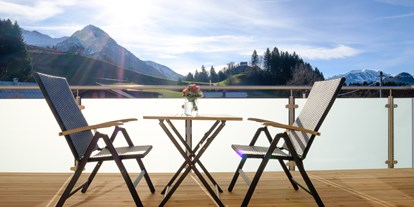 Hotels und Ferienwohnungen im Oberallgäu - Parken & Anreise: E-Ladestation - Bayern - Blick vom Balkon aufs Rubihorn - Alpin Hotel bichl 761
