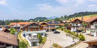 Hotels und Ferienwohnungen im Oberallgäu - Parken & Anreise: Anreise mit ÖPNV möglich - Sommer im bichl761 - Alpin Hotel bichl 761