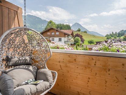 Hotels und Ferienwohnungen im Oberallgäu - Reisegrund: Geschäftsreise - Fischen im Allgäu - Balkon mit Blick aufs Rubihorn - Alpin Hotel bichl 761