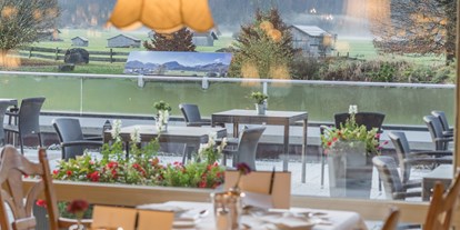 Hotels und Ferienwohnungen im Oberallgäu - Freizeit: Golfplatz (max. 3km entfernt) - Oberallgäu - SCHÜLE'S Gesundheitsresort - Erwachsenenhotel im Allgäu in Oberstdorf
- Aussicht aus dem Restaurant - SCHÜLE'S Gesundheitsresort & Spa - Hotel in Oberstdorf