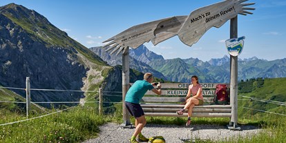 Hotels und Ferienwohnungen im Oberallgäu - Parken & Anreise: Busparkplatz - Kanzelwandbahn in Riezlern im Kleinwalsertal - Die Kanzelwandbahn - grenzenloses Wander- und Bergerlebnis