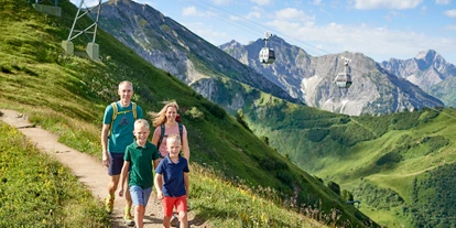 Hotels und Ferienwohnungen im Oberallgäu - Kategorien: Wanderparadies - Österreich - Kanzelwandbahn in Riezlern im Kleinwalsertal - Die Kanzelwandbahn - grenzenloses Wander- und Bergerlebnis