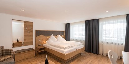 Hotels und Ferienwohnungen im Oberallgäu - Freizeit: Wellness - Bayern - Doppelzimmer "Bergsteiger" im Gästehaus - Ihr Alpenblick - Hotel & Restaurant in Fischen im Allgäu
