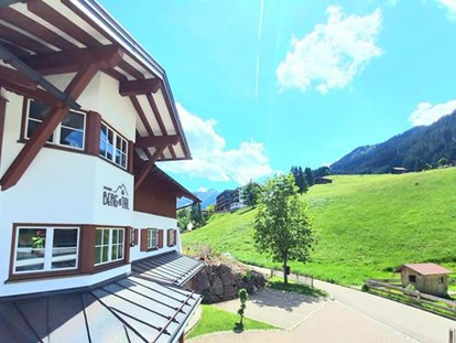 Hotels und Ferienwohnungen im Oberallgäu - Kleinwalsertal - Ferienappartements - Ferienwohnungen Berg und Tal im Kleinwalsertal - Berg und Tal - Ihre Ferienappartements im Kleinwasertal