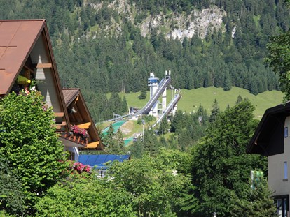Hotels und Ferienwohnungen im Oberallgäu - Freizeit: Golfplatz (max. 3km entfernt) - WM-Skisprungarena Oberstdorf im Allgäu  - Chalet am Frohmarkt in Oberstdorf im Allgäu