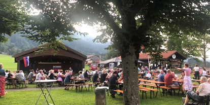 Hotels und Ferienwohnungen im Oberallgäu - Kinder & Familie: Kinderspielplatz - Kein(!) Maibaumfest in Bolsterlang 2024
