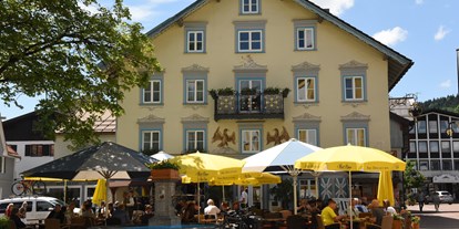 Hotels und Ferienwohnungen im Oberallgäu - Bayern - Verkaufsoffener Sonntag in Oberstaufen mit Kunsthandwerkermarkt - Verkaufsoffener Sonntag 2024 in Oberstaufen