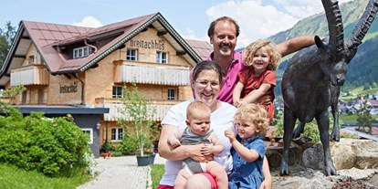 Hotels und Ferienwohnungen im Oberallgäu - Reisegrund: Familienurlaub - Kleinwalsertal - Breitachhus 1677 - Hotel Garni in Riezlern im Kleinwalsertal - Breitachhus 1677 - Hotel Garni in Riezlern im Kleinwalsertal