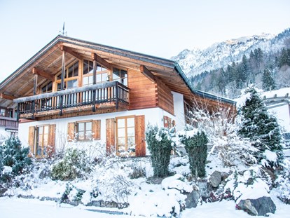 Hotels und Ferienwohnungen im Oberallgäu - Oberstdorf - Alpenhaus Oberstdorf - Außenansicht (Winter) - ALPENHAUS Oberstdorf