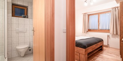 Hotels und Ferienwohnungen im Oberallgäu - Alpenhaus Oberstdorf - Schlafzimmer 2 App. 401 | gipfelGLÜCK (Untergeschoss) - ALPENHAUS Oberstdorf