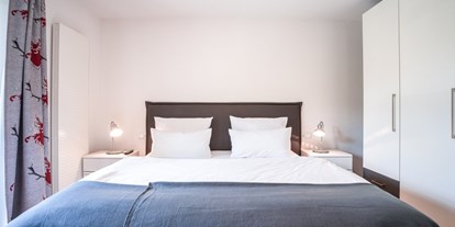 Hotels und Ferienwohnungen im Oberallgäu - PLZ 87561 (Deutschland) - Alpenhaus Oberstdorf - Schlafzimmer App. 401 | gipfelGLÜCK - ALPENHAUS Oberstdorf